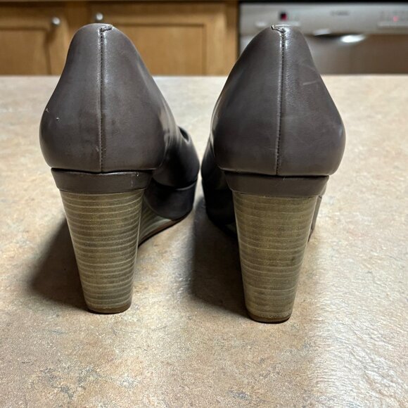 Cole Haan Sadie Open Toe Wedge Heels Size 9.5 Taupe Leather Classic - Picture 5 of 13